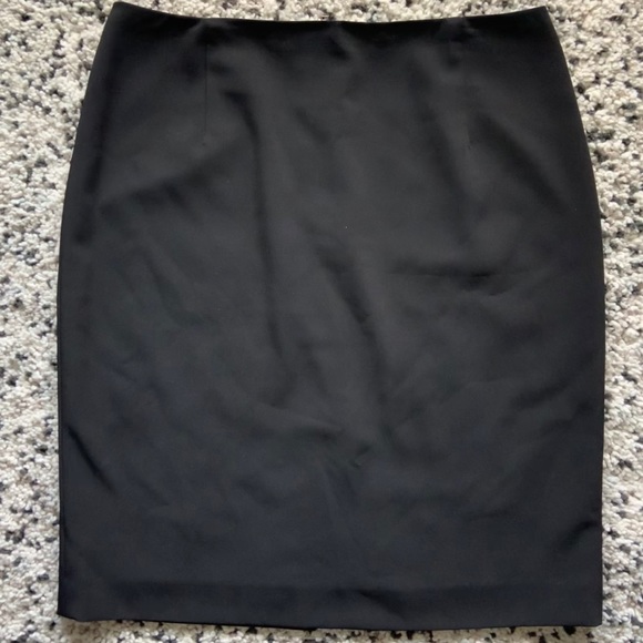 Black pencil skirt - Picture 2 of 7